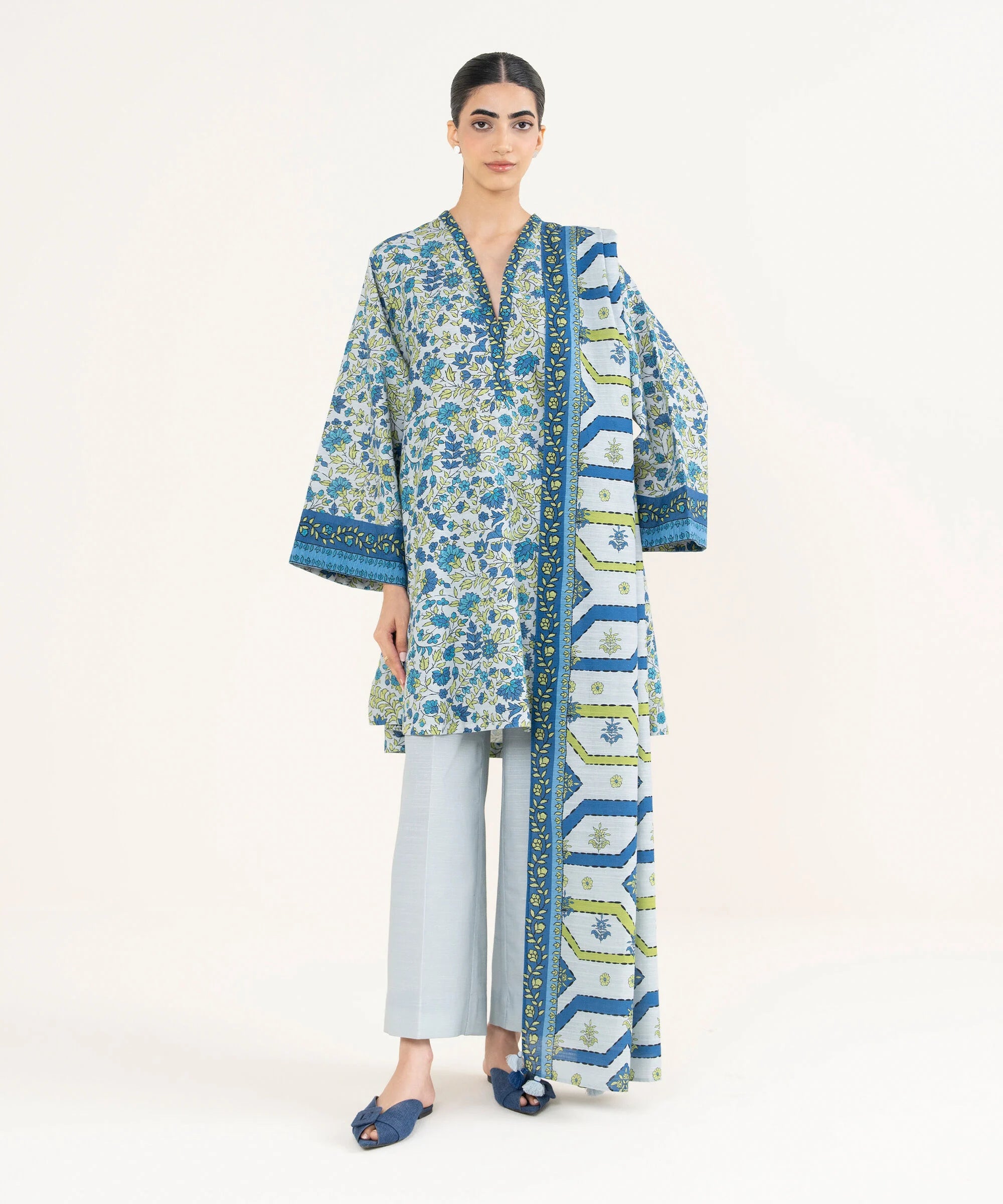 3 Piece - Printed Khaddar Suit